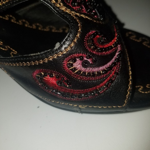 Shoes - Picture 6 of 7